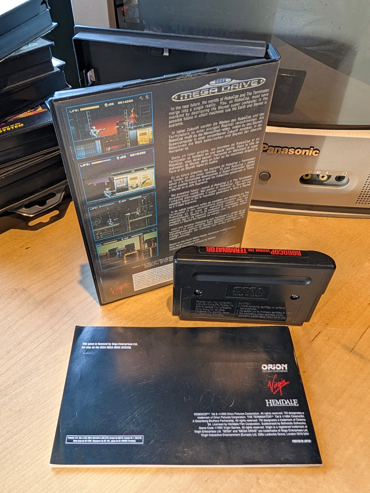 RoboCop Versus The Terminator - Sega Mega Drive - PAL - Boxed with Manual